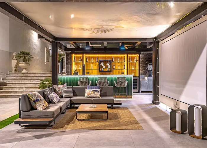 Villa Frontline El Martinete With Picasso Pool Marbella